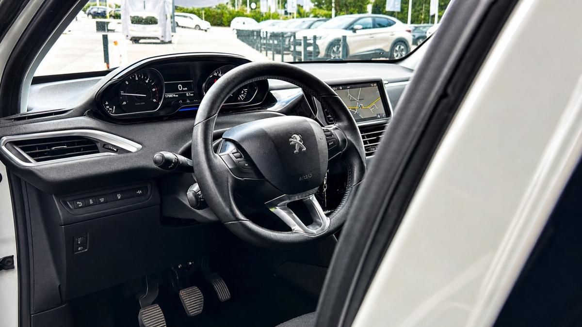 peugeot-208-2015-diesel-1560cc