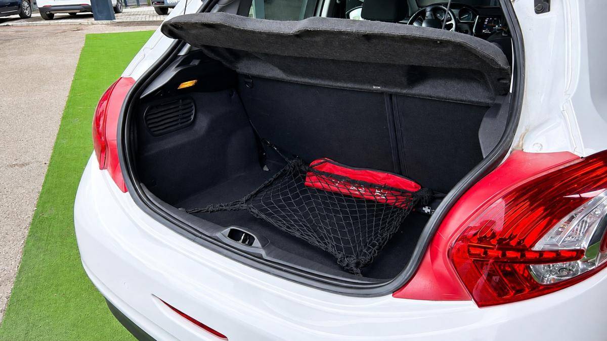 peugeot-208-2015-diesel-1560cc