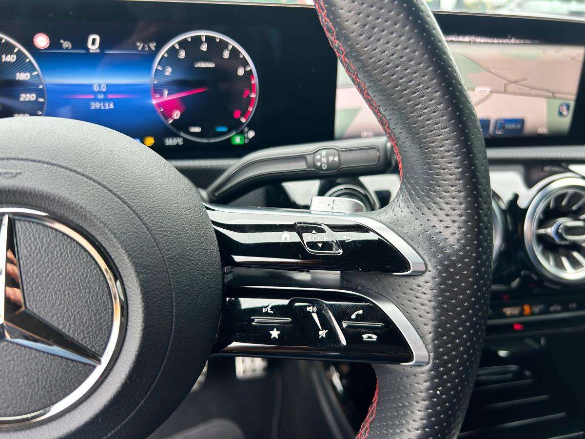 mercedes-benz-classe-a-2024-hibrido-a-gasolina-1332cc