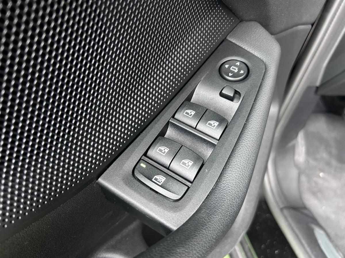 bmw-serie-1-2024-gasolina-1499cc