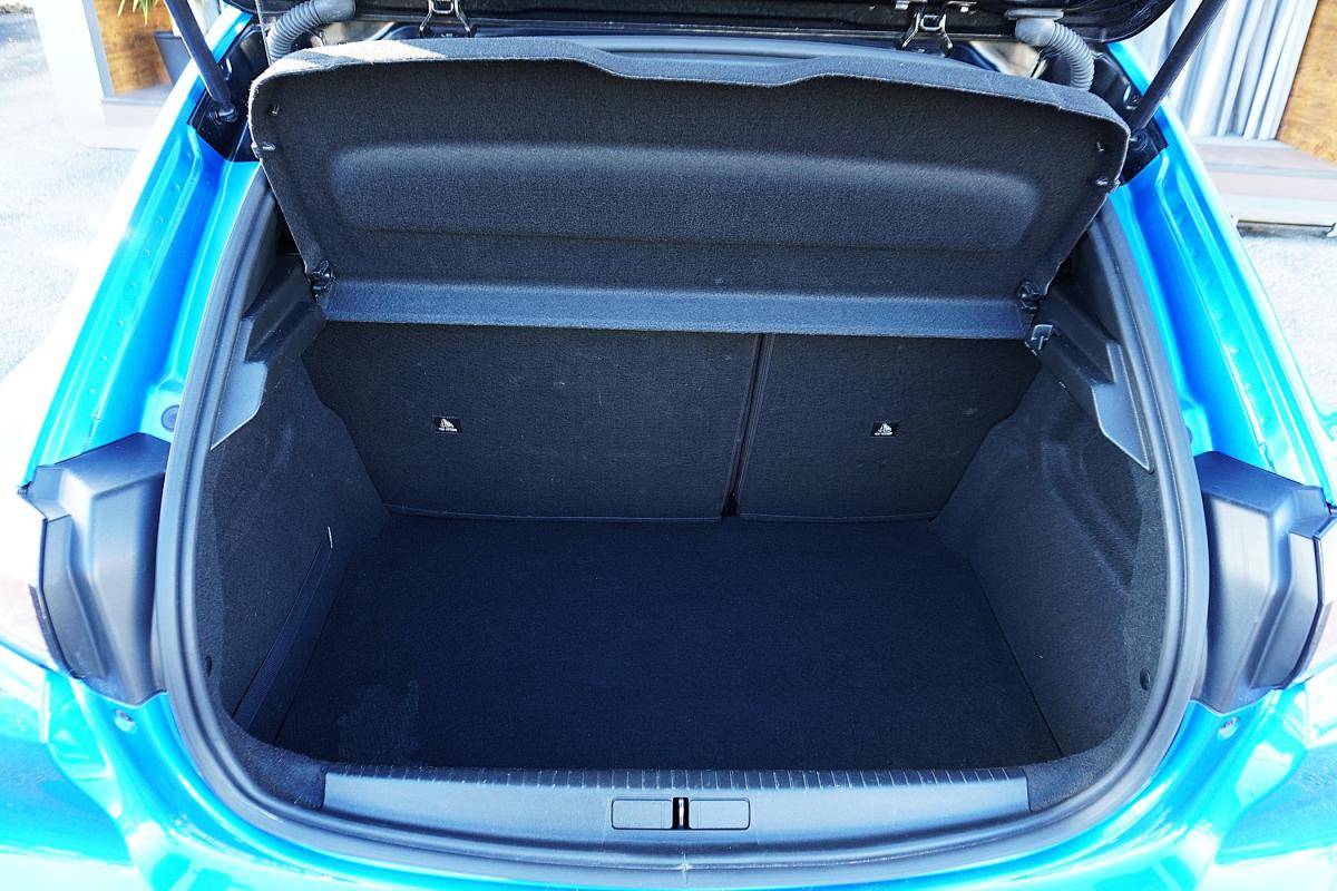 peugeot-208-2023-gasolina-1199cc