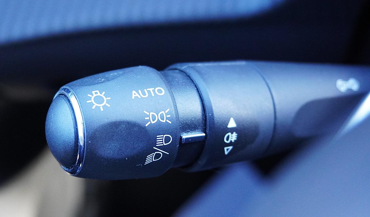 peugeot-208-2023-gasolina-1199cc