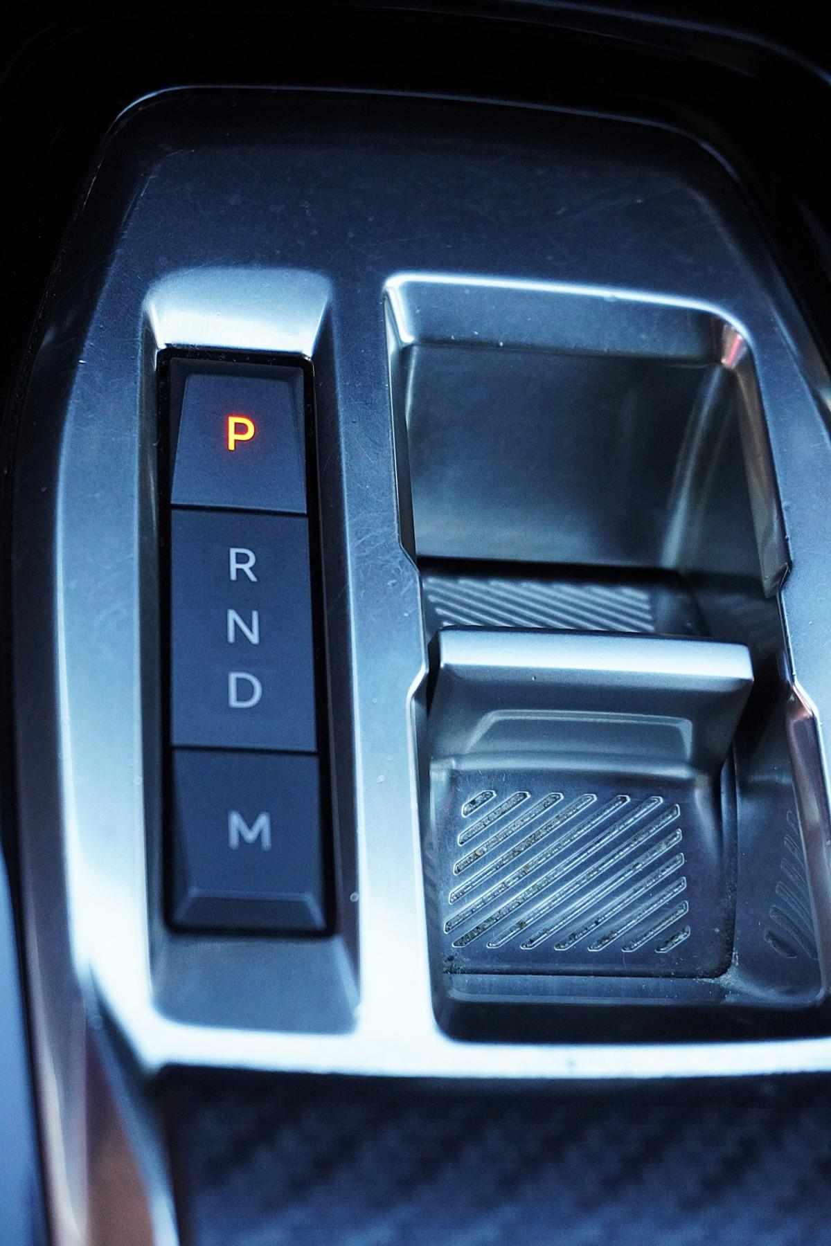 peugeot-208-2023-gasolina-1199cc