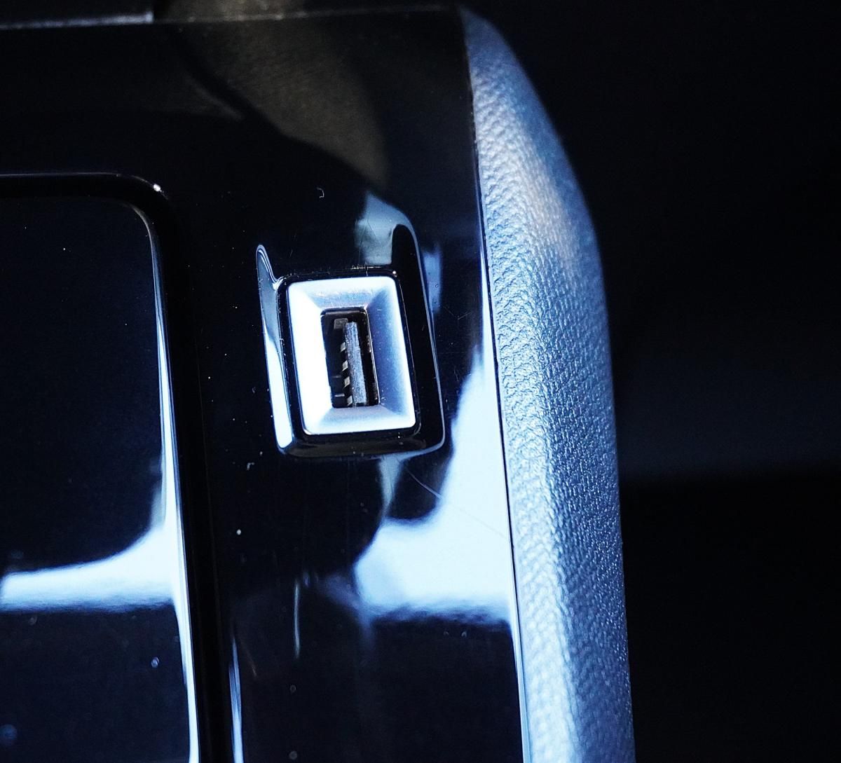 peugeot-208-2023-gasolina-1199cc