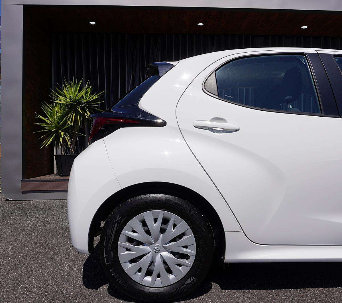 toyota-yaris-2021-hibrido-a-gasolina-1497cc