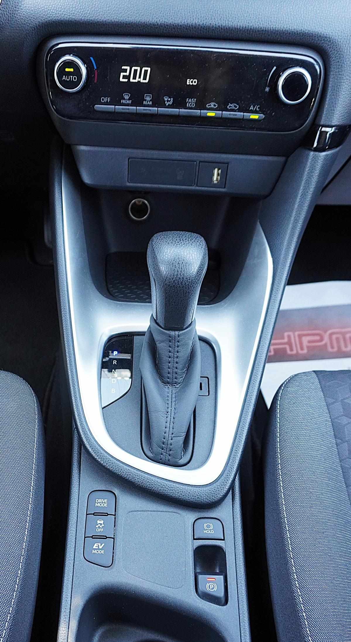 toyota-yaris-2021-hibrido-a-gasolina-1497cc