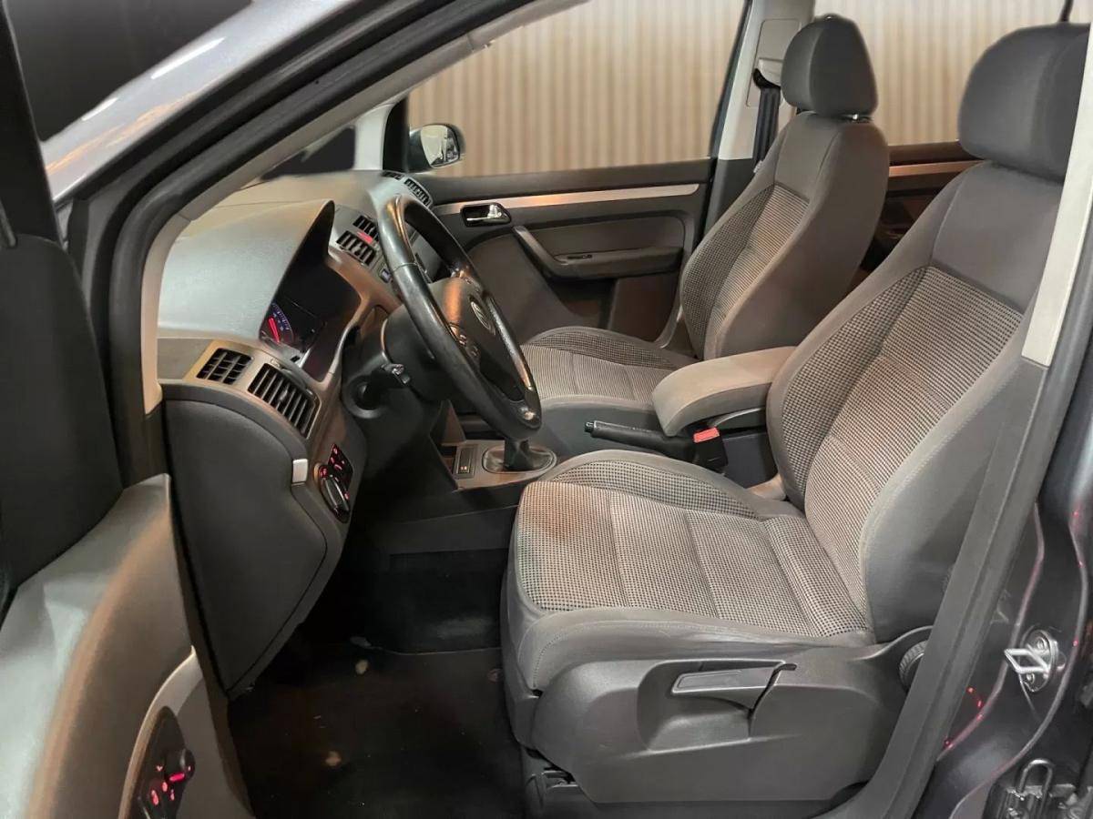 volkswagen-touran-2009-diesel-1968cc