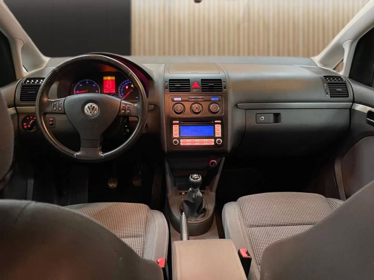 volkswagen-touran-2009-diesel-1968cc