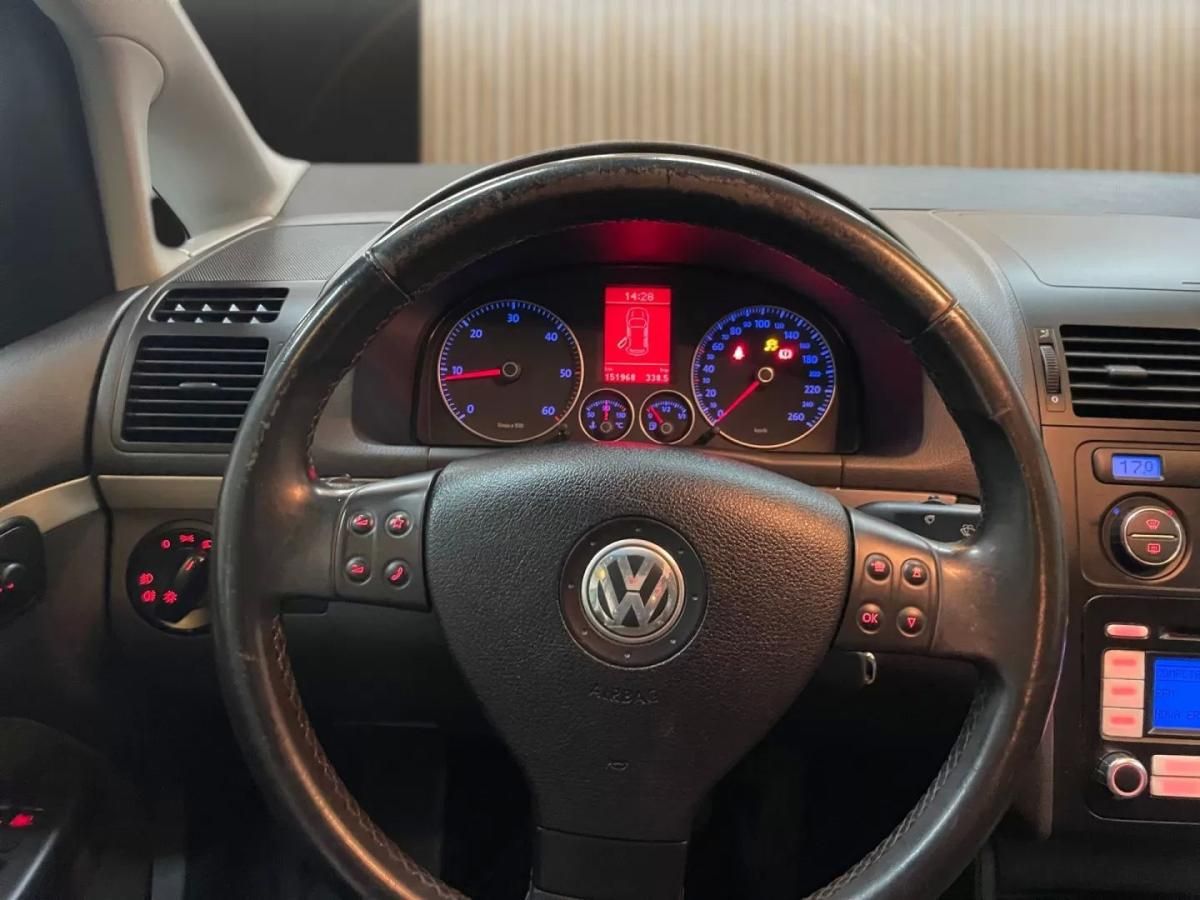volkswagen-touran-2009-diesel-1968cc