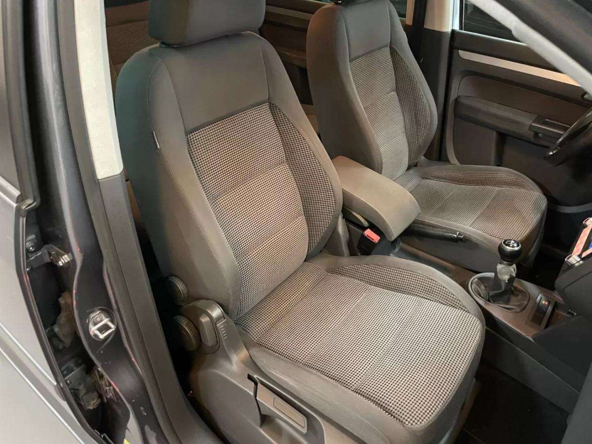 volkswagen-touran-2009-diesel-1968cc
