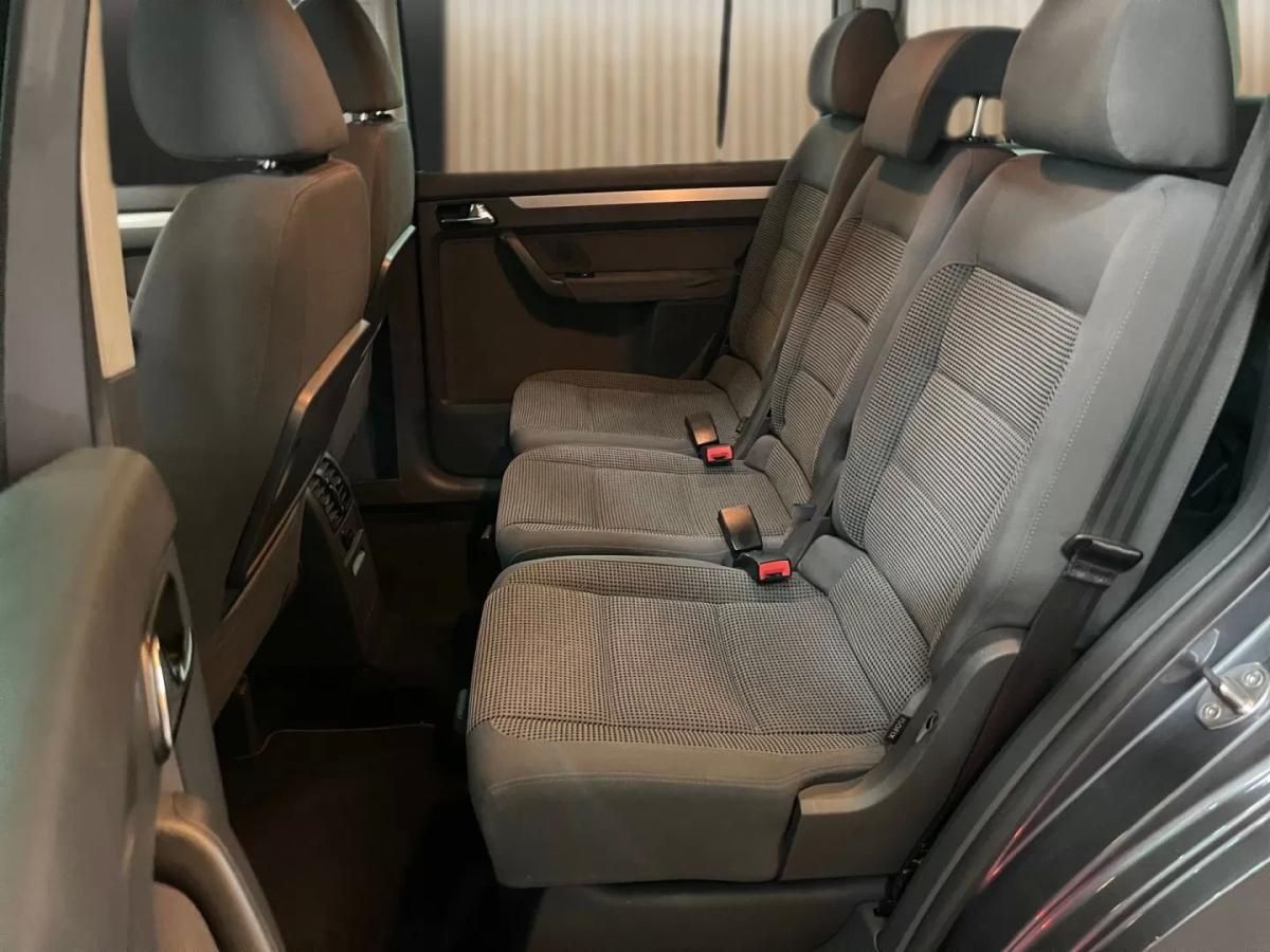 volkswagen-touran-2009-diesel-1968cc