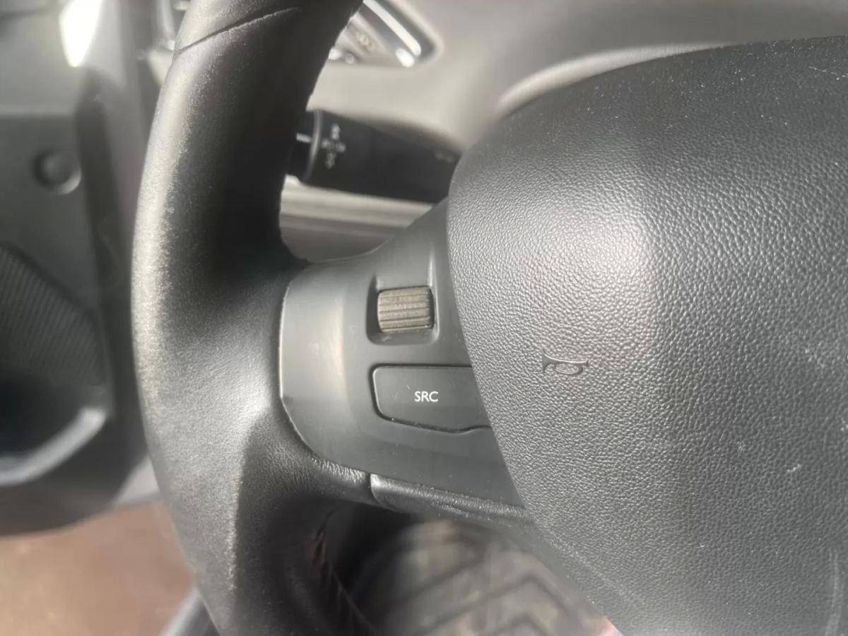 peugeot-208-2013-gasolina-1199cc