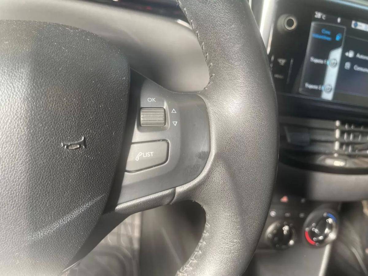 peugeot-208-2013-gasolina-1199cc