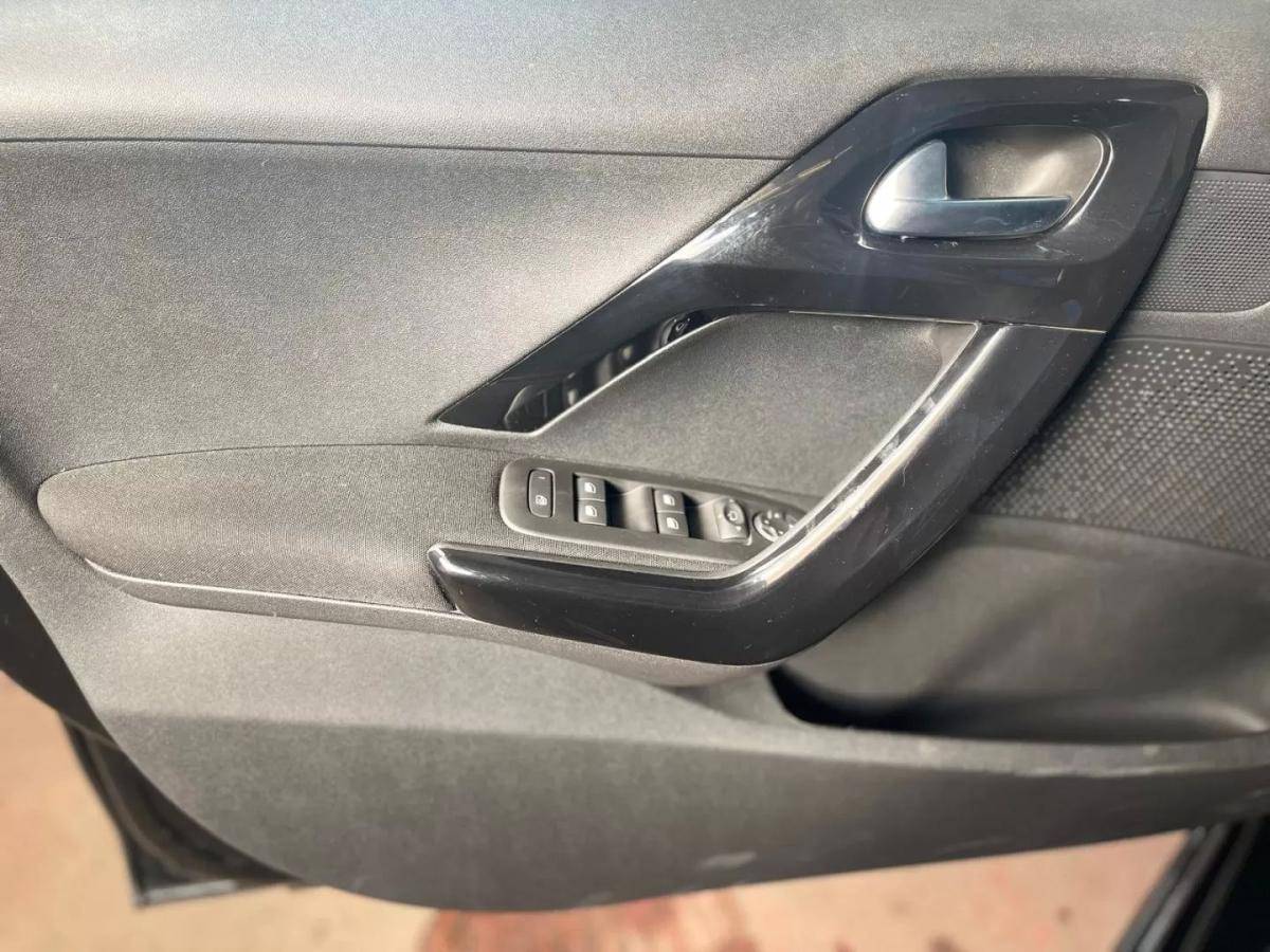 peugeot-208-2018-gasolina-1199cc