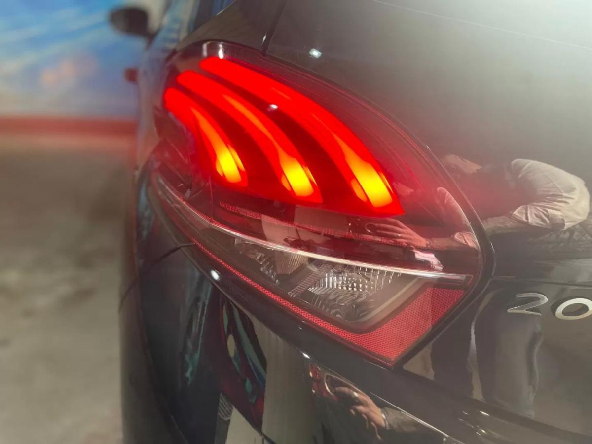 peugeot-208-2018-gasolina-1199cc
