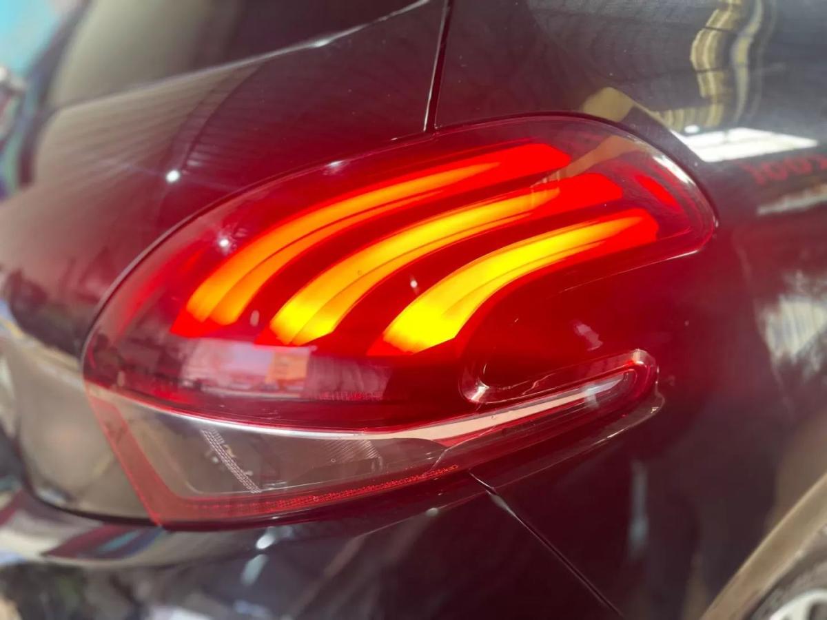 peugeot-208-2018-gasolina-1199cc