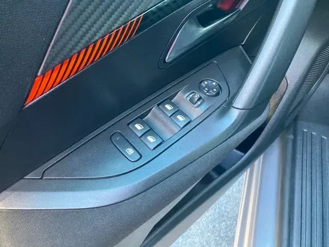 peugeot-e-2008-2023-eletrico-0cc