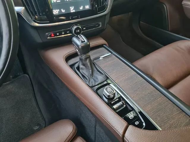 volvo-v40-cross-country-2020-diesel-1969cc