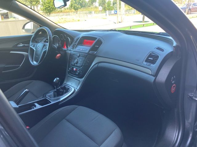 opel-insignia-sports-tourer-2011-diesel-1956cc