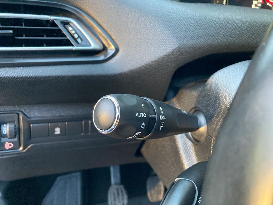 peugeot-308-sw-2021-diesel-1499cc