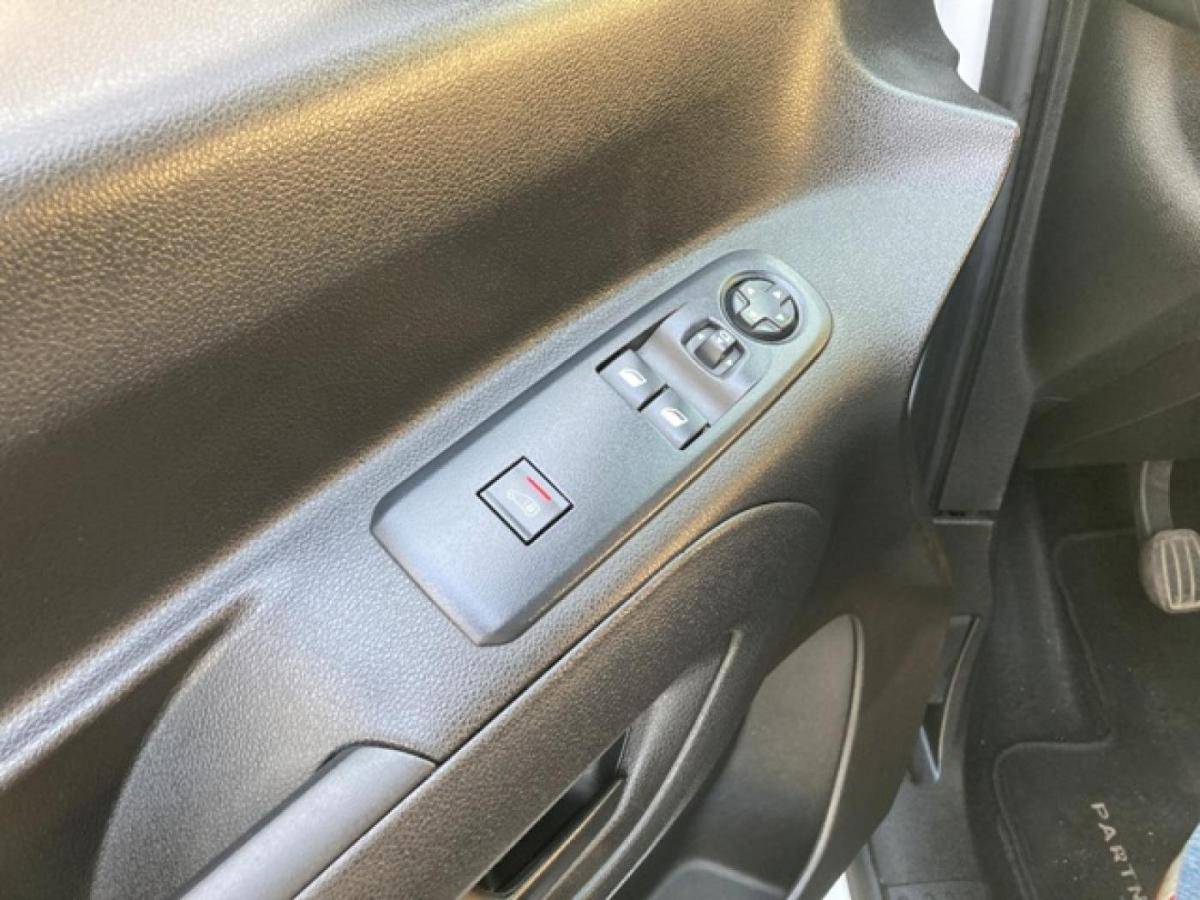 peugeot-partner-2023-diesel-1500cc