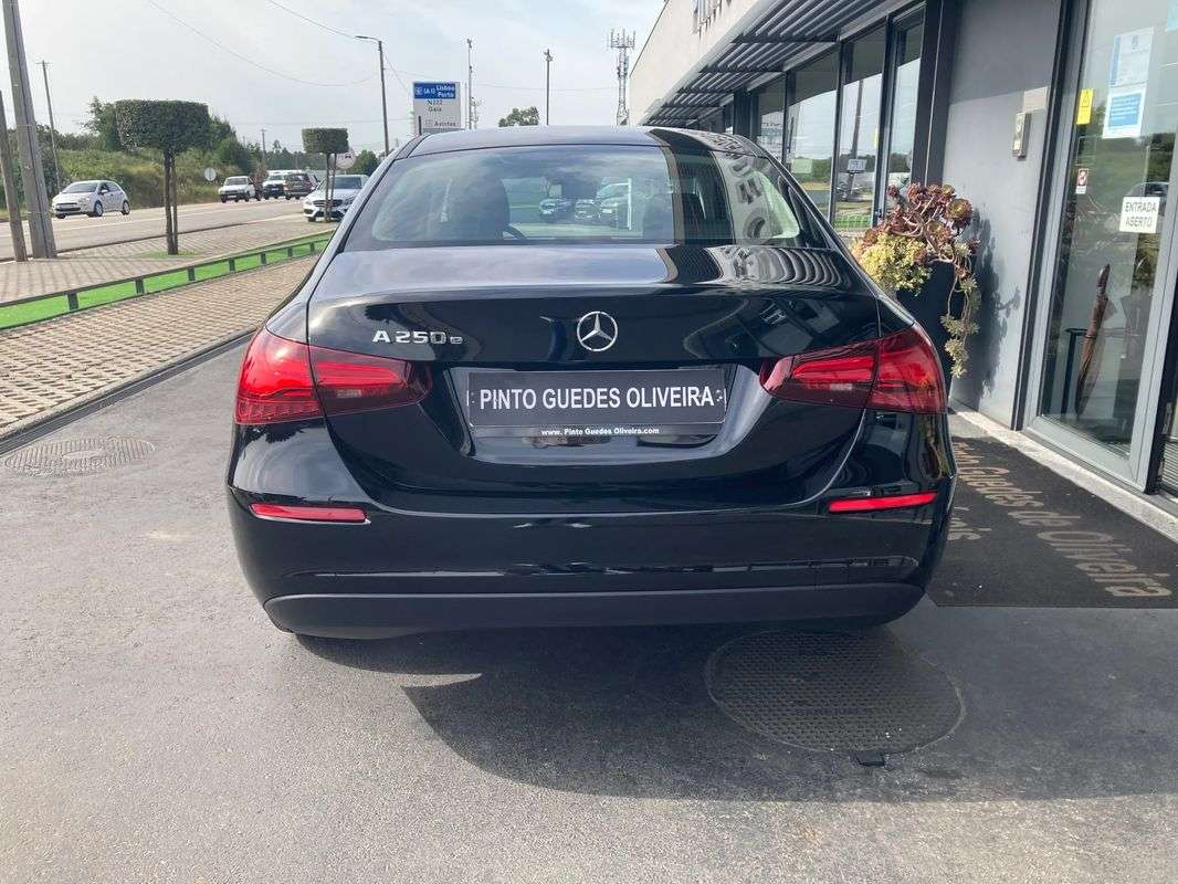 mercedes-benz-classe-a-2023-hibrido-a-gasolina-1332cc