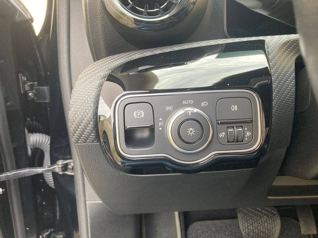 mercedes-benz-classe-a-2023-hibrido-a-gasolina-1332cc