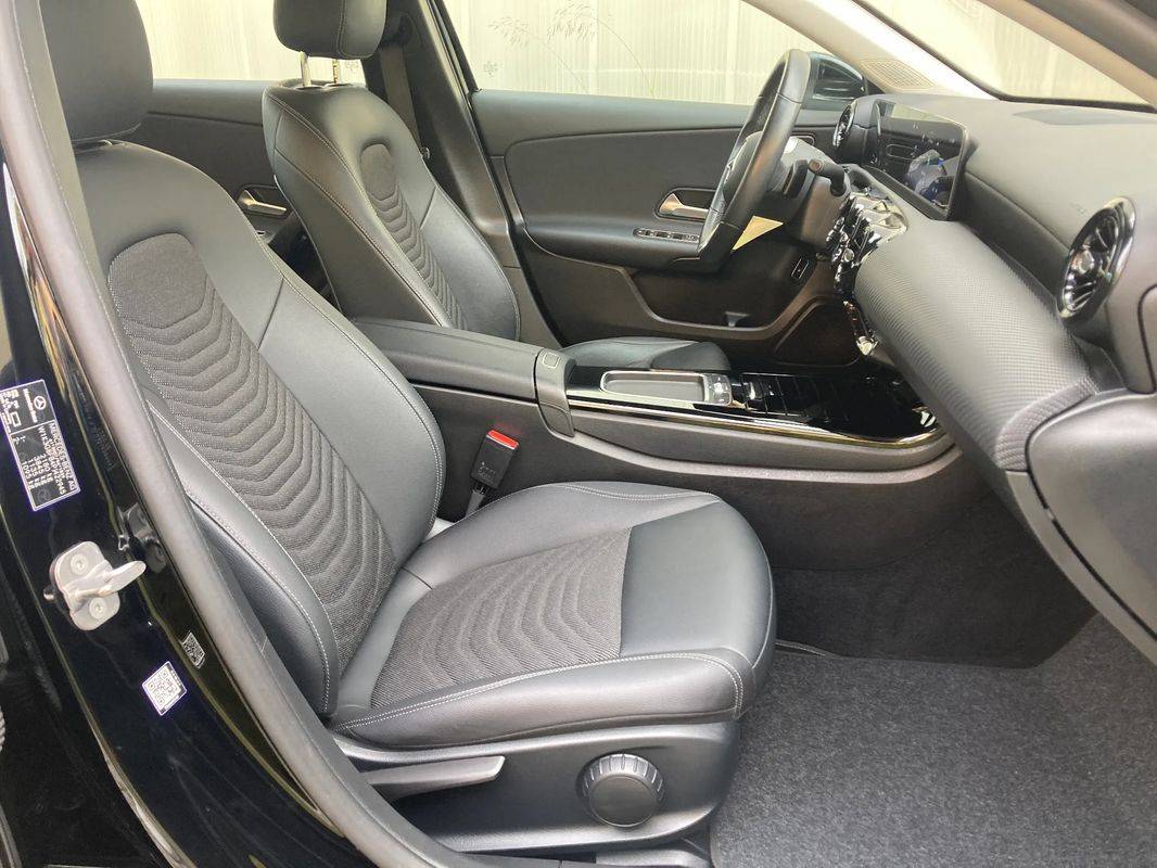 mercedes-benz-classe-a-2023-hibrido-a-gasolina-1332cc