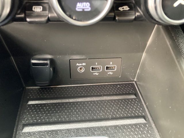 renault-captur-2023-hibrido-a-gasolina-1598cc