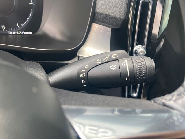 volvo-xc40-2022-hibrido-a-gasolina-1477cc