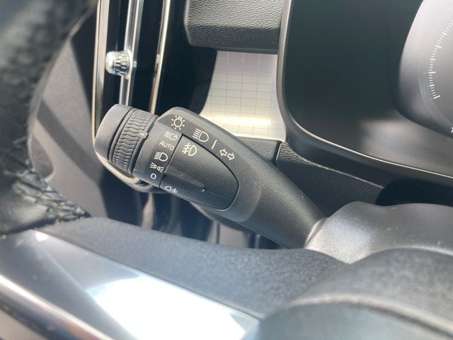 volvo-xc40-2022-hibrido-a-gasolina-1477cc