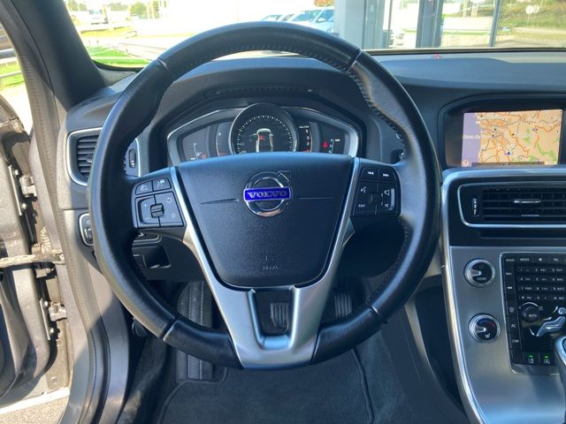volvo-v60-cross-country-2017-diesel-1969cc
