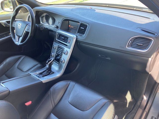 volvo-v60-cross-country-2017-diesel-1969cc