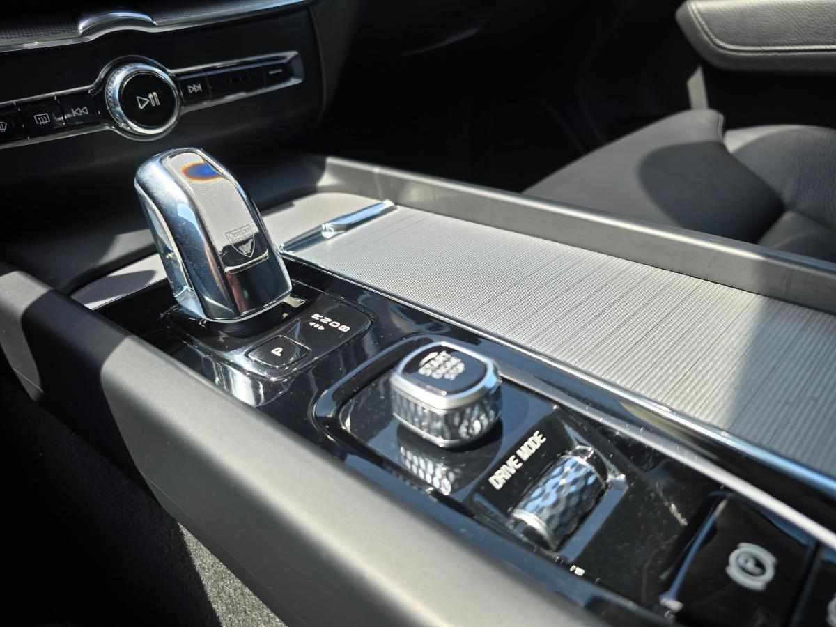 volvo-xc60-2-0-t8-twin-engine-2018-gasolina-1969cc
