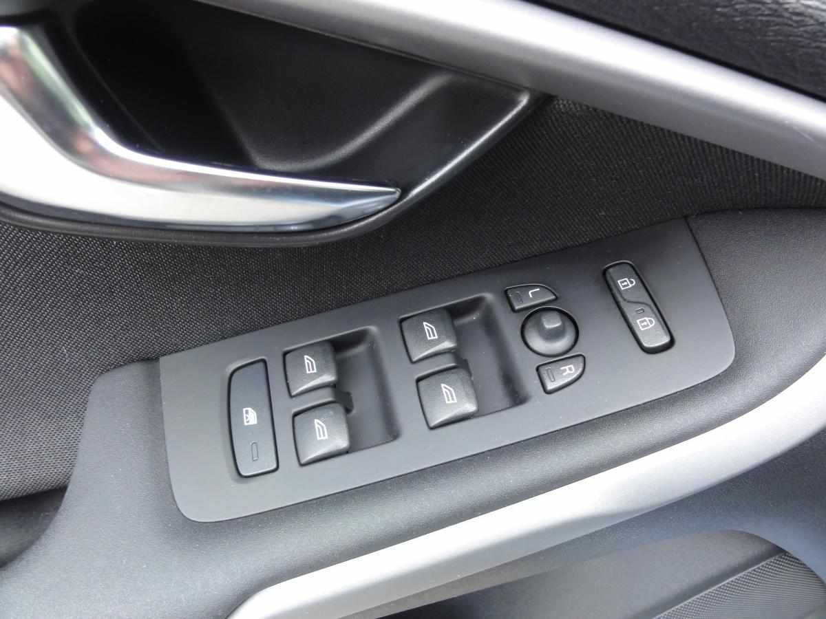 volvo-v40-d2-1-6-2013-diesel-1560cc