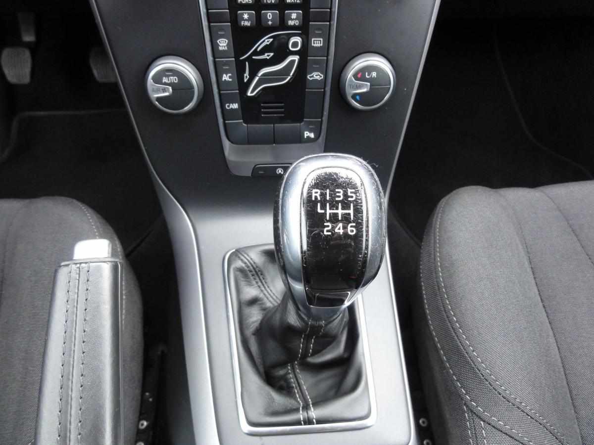 volvo-v40-d2-1-6-2013-diesel-1560cc
