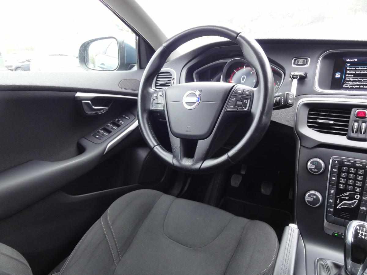 volvo-v40-d2-1-6-2013-diesel-1560cc