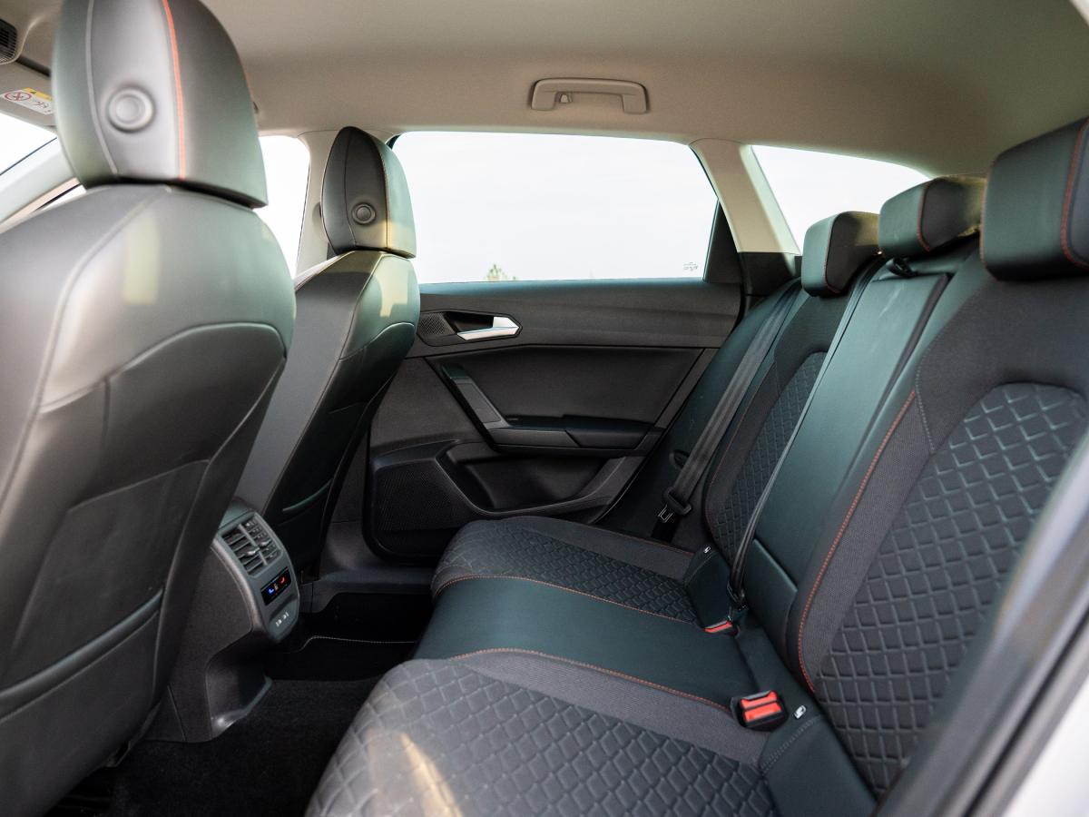 seat-leon-st-2023-gasolina-999cc
