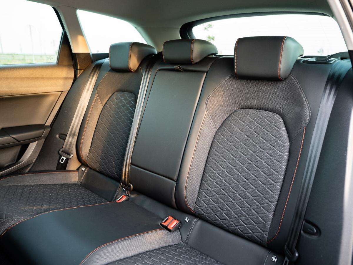 seat-leon-st-2023-gasolina-999cc