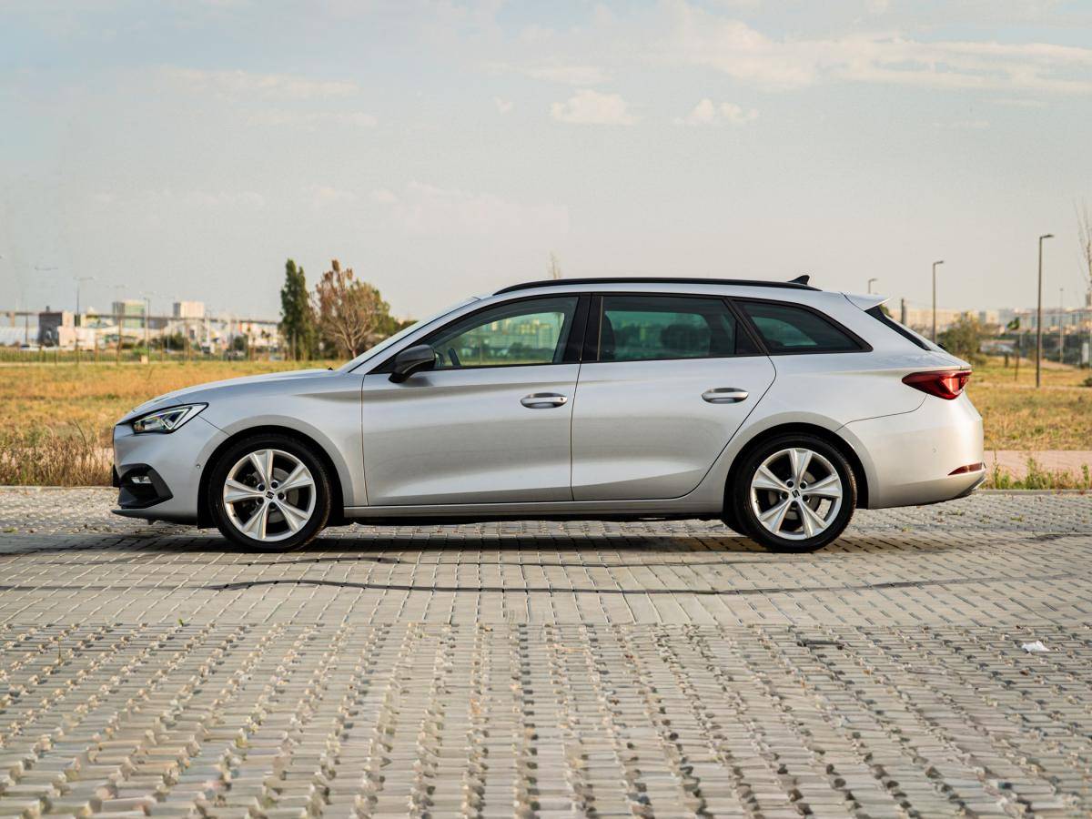 seat-leon-st-2023-gasolina-999cc