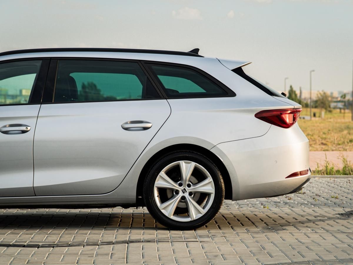 seat-leon-st-2023-gasolina-999cc