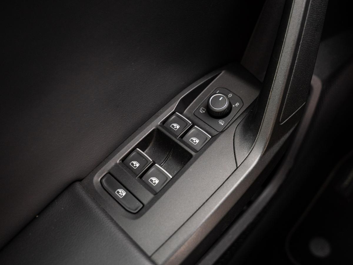 seat-leon-st-2023-gasolina-999cc