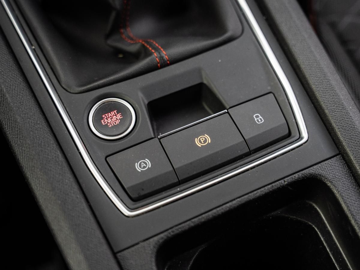 seat-leon-st-2023-gasolina-999cc