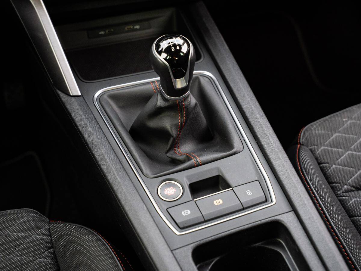 seat-leon-st-2023-gasolina-999cc