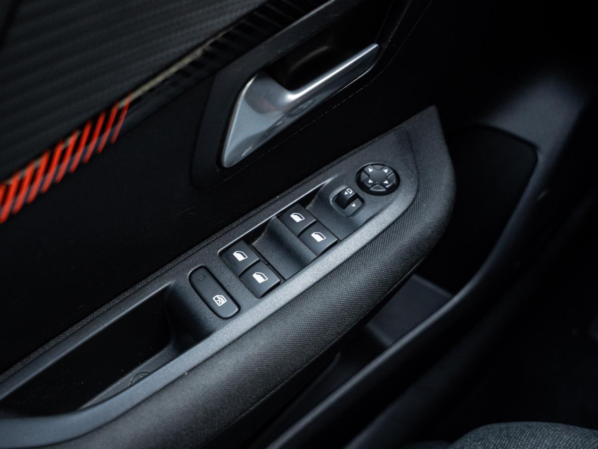 peugeot-208-2022-gasolina-1199cc