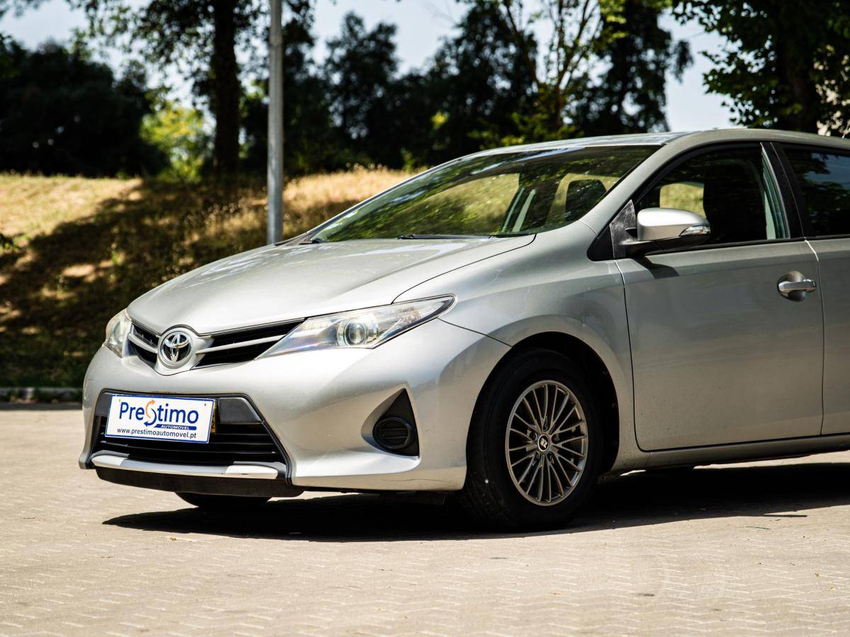 toyota-auris-touring-sports-2014-diesel-1364cc