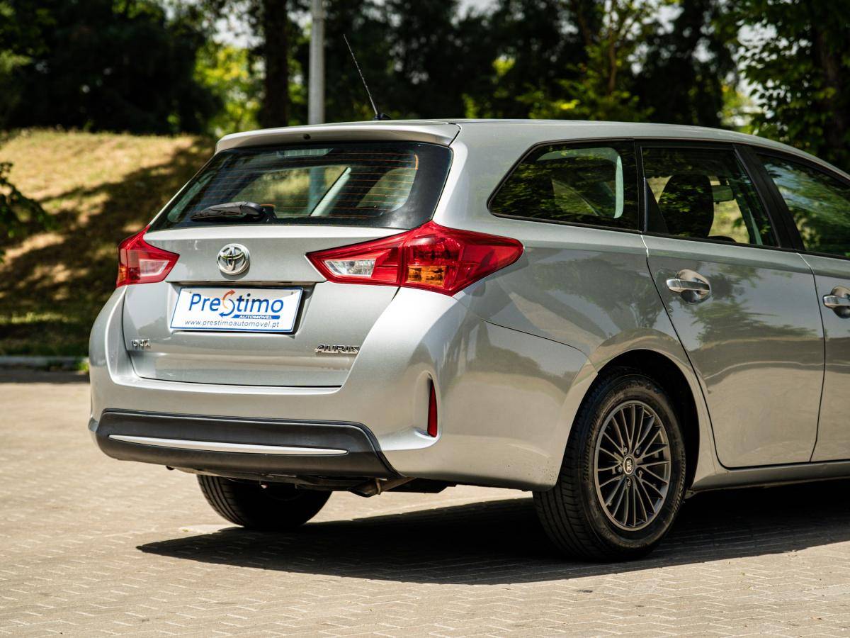 toyota-auris-touring-sports-2014-diesel-1364cc