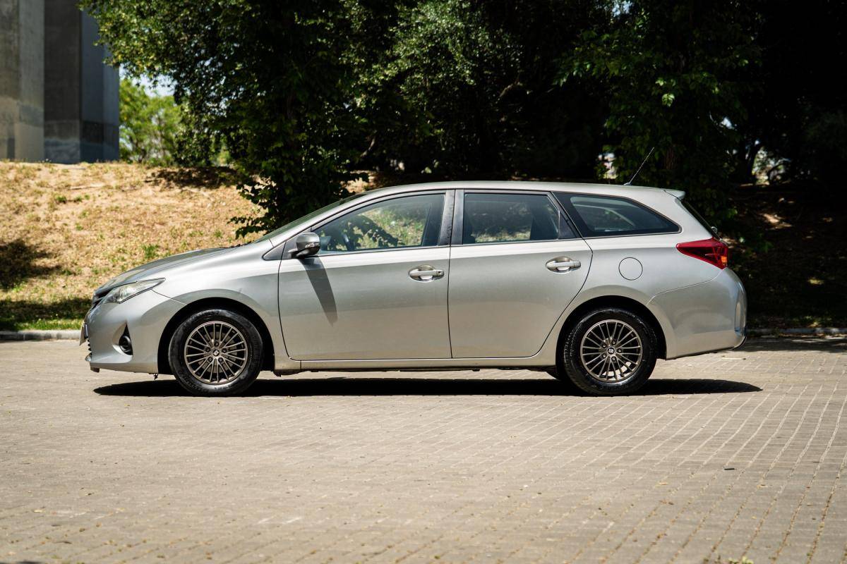 toyota-auris-touring-sports-2014-diesel-1364cc