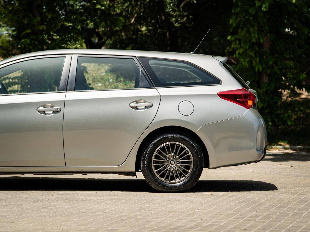 toyota-auris-touring-sports-2014-diesel-1364cc