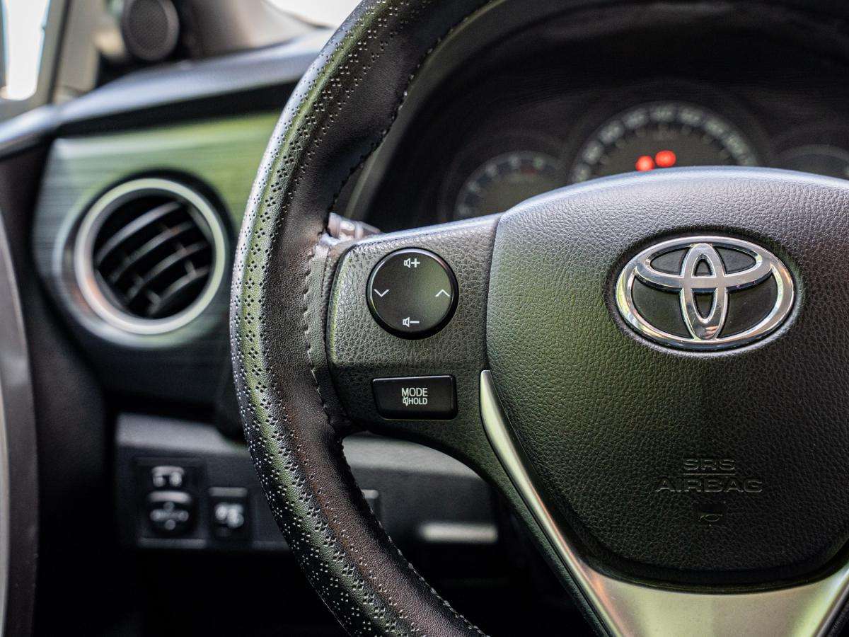 toyota-auris-touring-sports-2014-diesel-1364cc